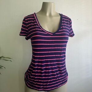 Women’s V-crew neck Tee